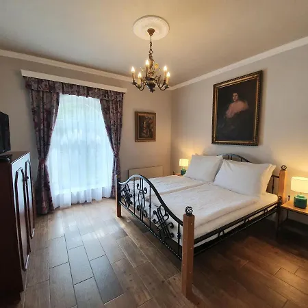 Lesni Perslak 3*