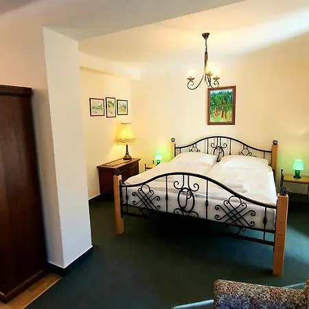 Lesni Perslak Hotel 3*