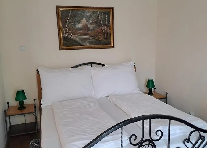 Lesni Perslak Hotell 3*